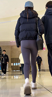 包臀蓝色瑜伽裤妹子