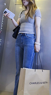 春节献礼极品长发小胸器美女小姐姐