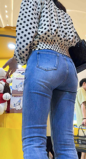 春节献礼紧身牛仔裤下的肉感天堂，勒痕直指核心