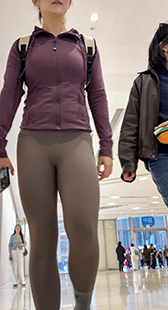 性感金三角瑜伽丰臀少妇