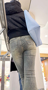 超紧牛仔透内痕小姐姐