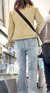 包臀紧牛仔少妇