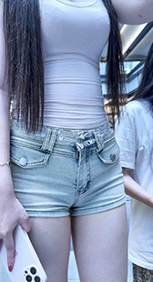 性感牛仔短裤金三角美女