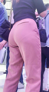 西裤美女小姐姐展现炙热魅力