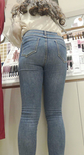 牛仔饱满丰臀双胞胎美女小姐姐第二季