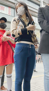 超紧牛仔金三角美女