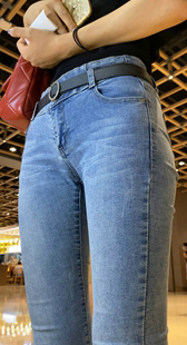 紧身牛仔裤单身女逛街第二季