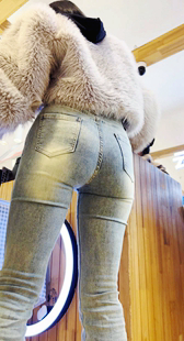 超紧牛仔丰臀大学妹