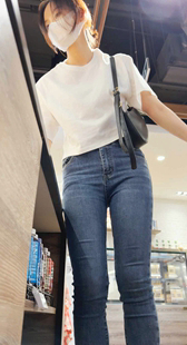 牛仔翘臀透内痕美女