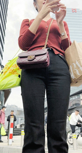 黑牛仔翘臀美女小姐姐