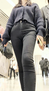 性感长腿黑牛仔丰臀金三角少妇