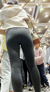 极品金三角翘臀透内痕熟女