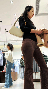 性感长腿紧臀美熟女