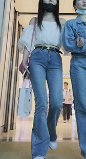 超极品苹果臀牛仔美女小姐姐