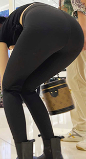 黑色瑜伽裤透内痕太性感了