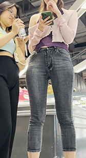 1米8高个眼镜妹和自己的情侣逛超市