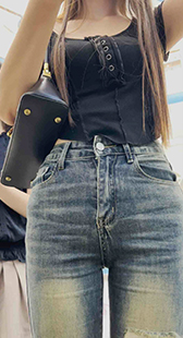 性感包臀金三角年轻妈咪