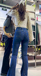 神作完美身材长发美女小姐姐