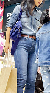 紧致牛仔裤衬托迷人丰腴小姐姐