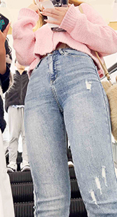 包臀紧牛火辣身姿美女