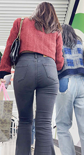 丰臀黑牛仔漂亮大学妹