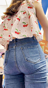 超紧身宽大臀小姐姐特写