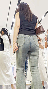 超紧牛仔感受她那股独特的诱惑力