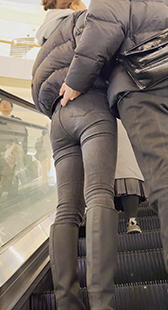 长腿紧臀牛仔美女小姐姐