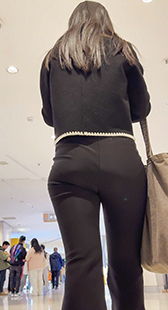 包臀黑瑜伽大宽臀美女小姐姐