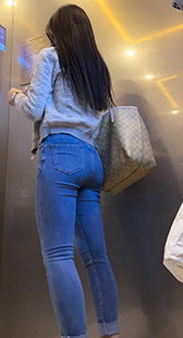 宽臀美女扭得我神魂颠倒