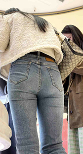 蓝紧身牛仔裤极品尤物