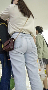 蜜桃巨臀超紧牛仔