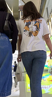 浅蓝牛仔裤性感熟女炸弹