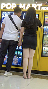 黑短裙极品小姐姐翘臀