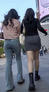 粉上衣牛仔+黑裙