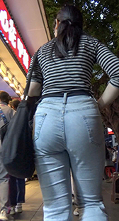 条纹上衣浅蓝高腰牛仔裤